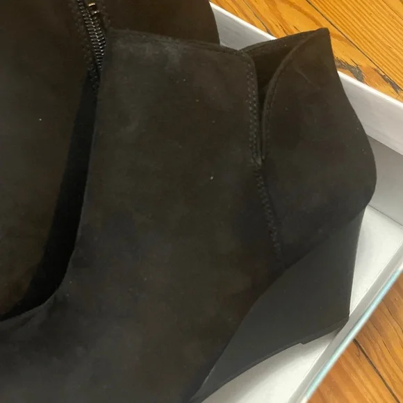 Soda Black Ankle Booties with Sleek Minimalist Design - Picture 3 of 6
